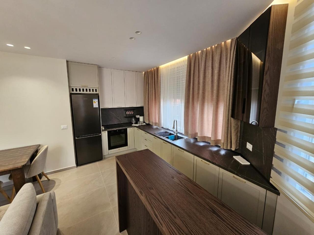 Apartment Te Rruga Bogdaneve Tirana