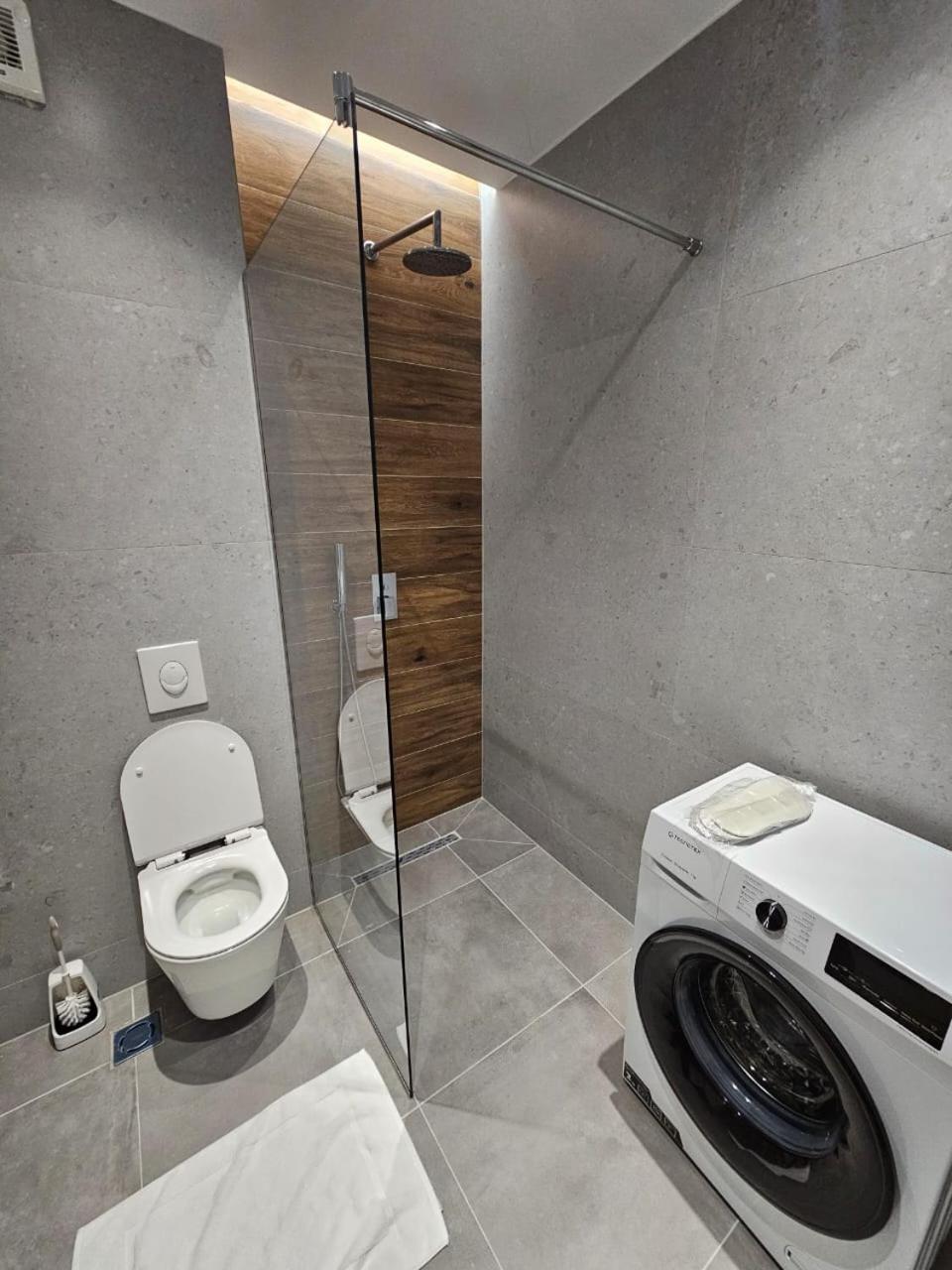 Apartment Te Rruga Bogdaneve Tirana