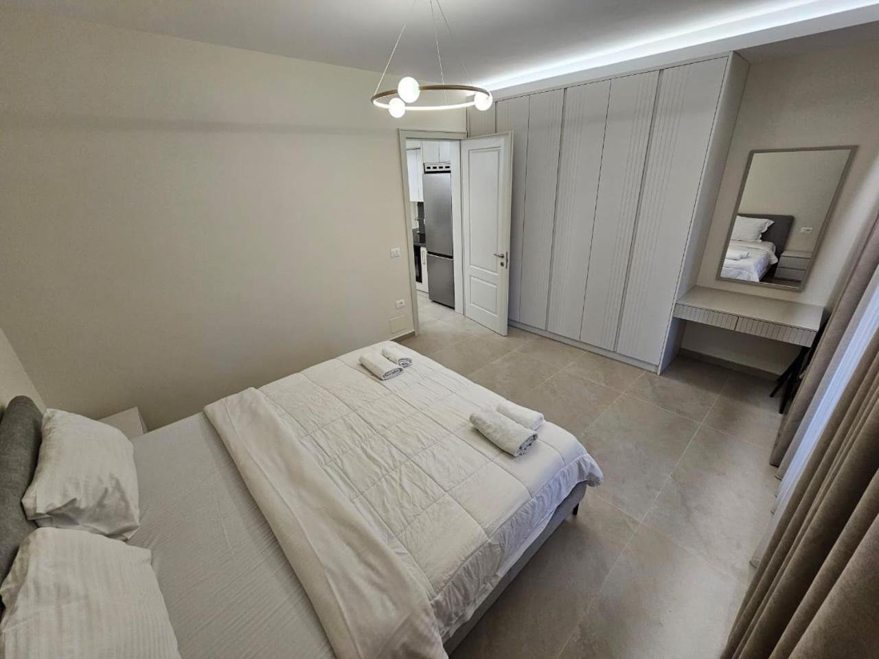 Apartment Te Rruga Bogdaneve * Tirana