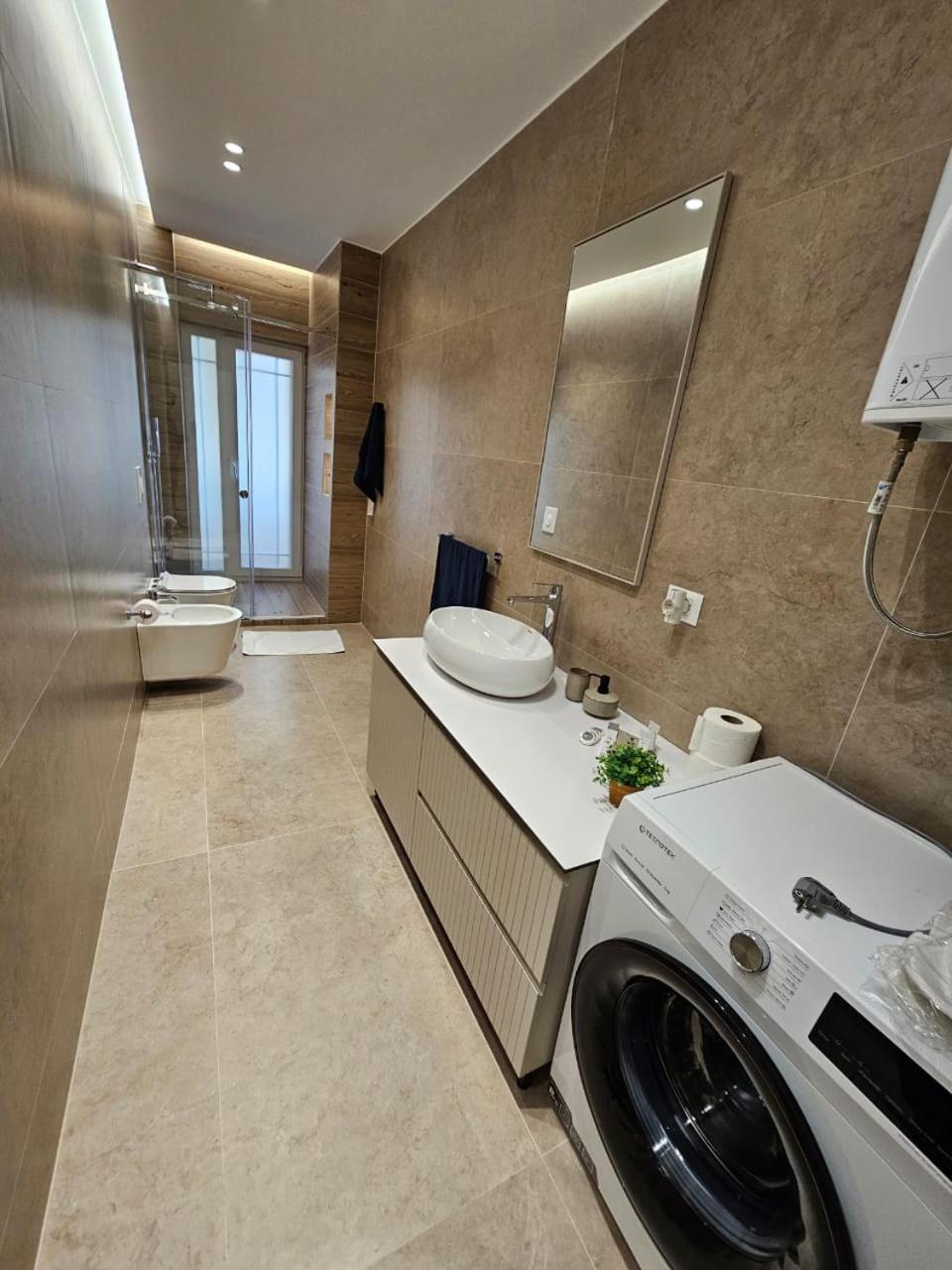Apartment Te Rruga Bogdaneve Hotel *