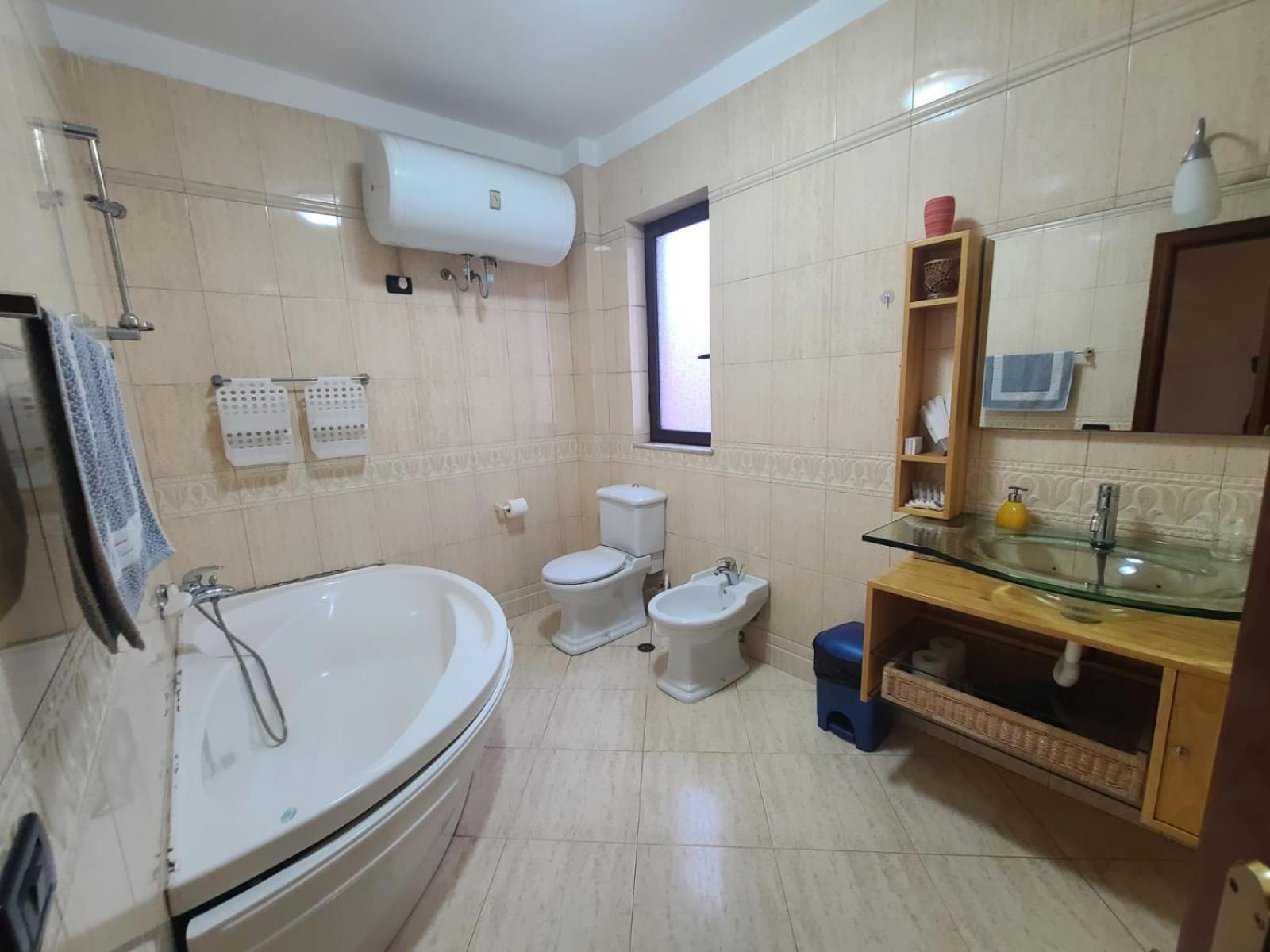 Apartment Te Rruga Bogdaneve Hotel *