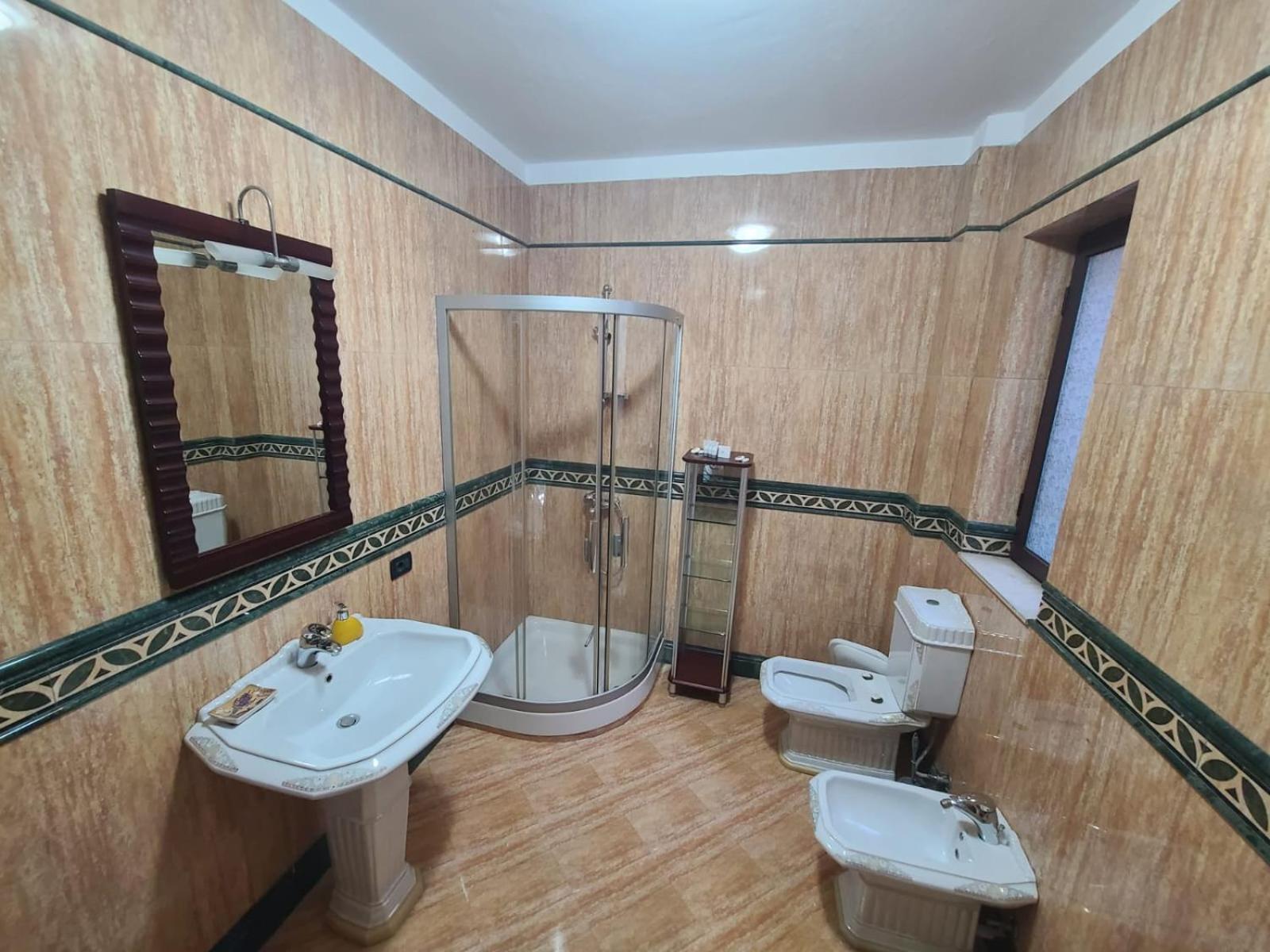 Hotel Apartment Te Rruga Bogdaneve *