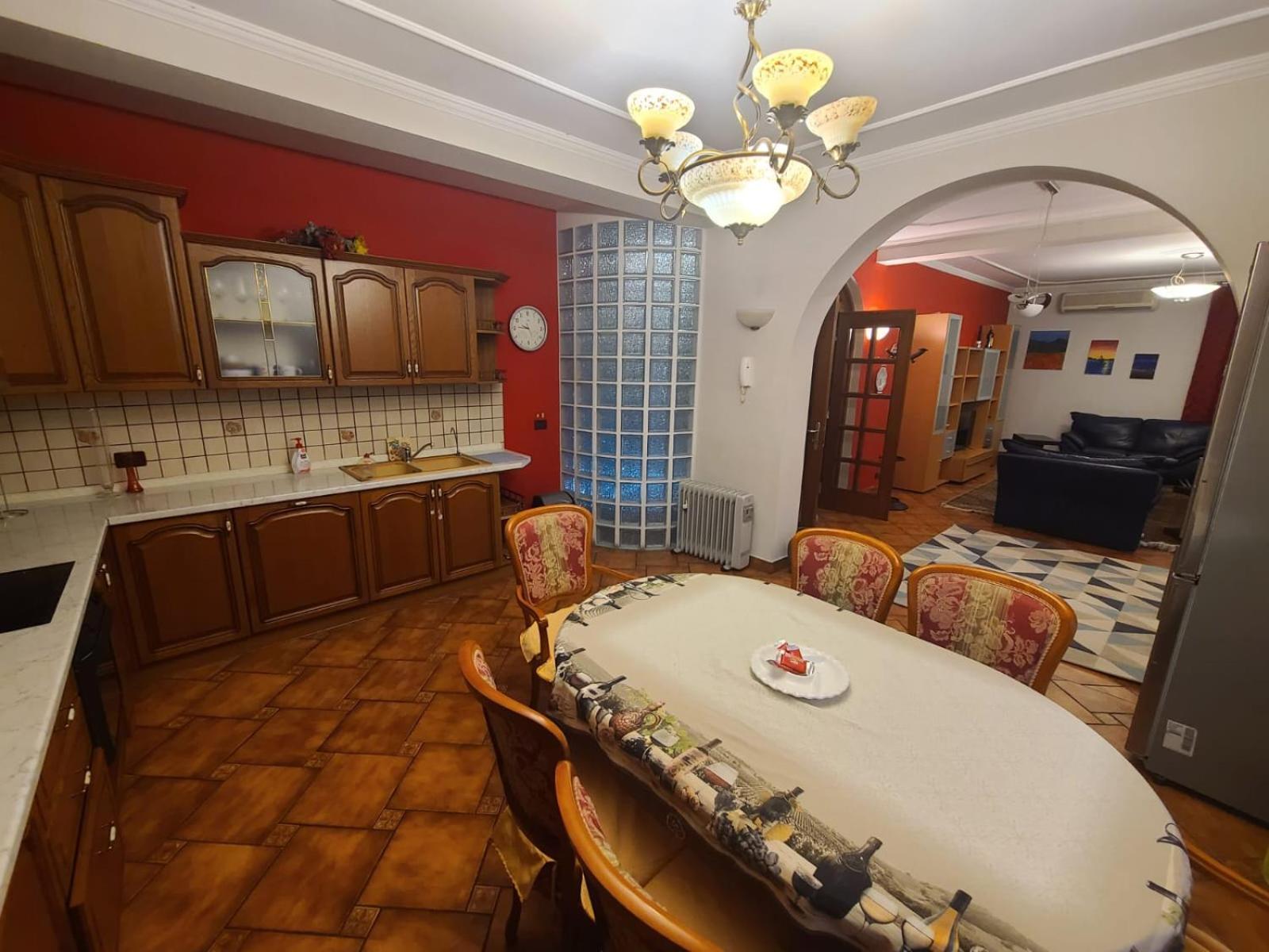 Hotel Apartment Te Rruga Bogdaneve Tirana